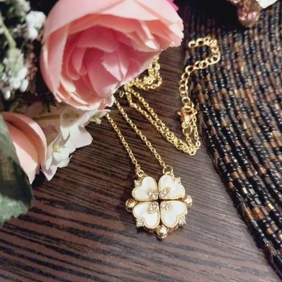Unique Design Gold Clovers Pendant Heart Necklace 2 Ways of Wear - Picture 5 of 7